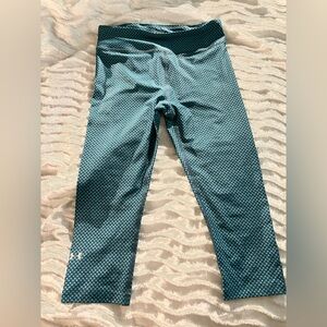 Under Armour heat gear compression leggings size Medium.